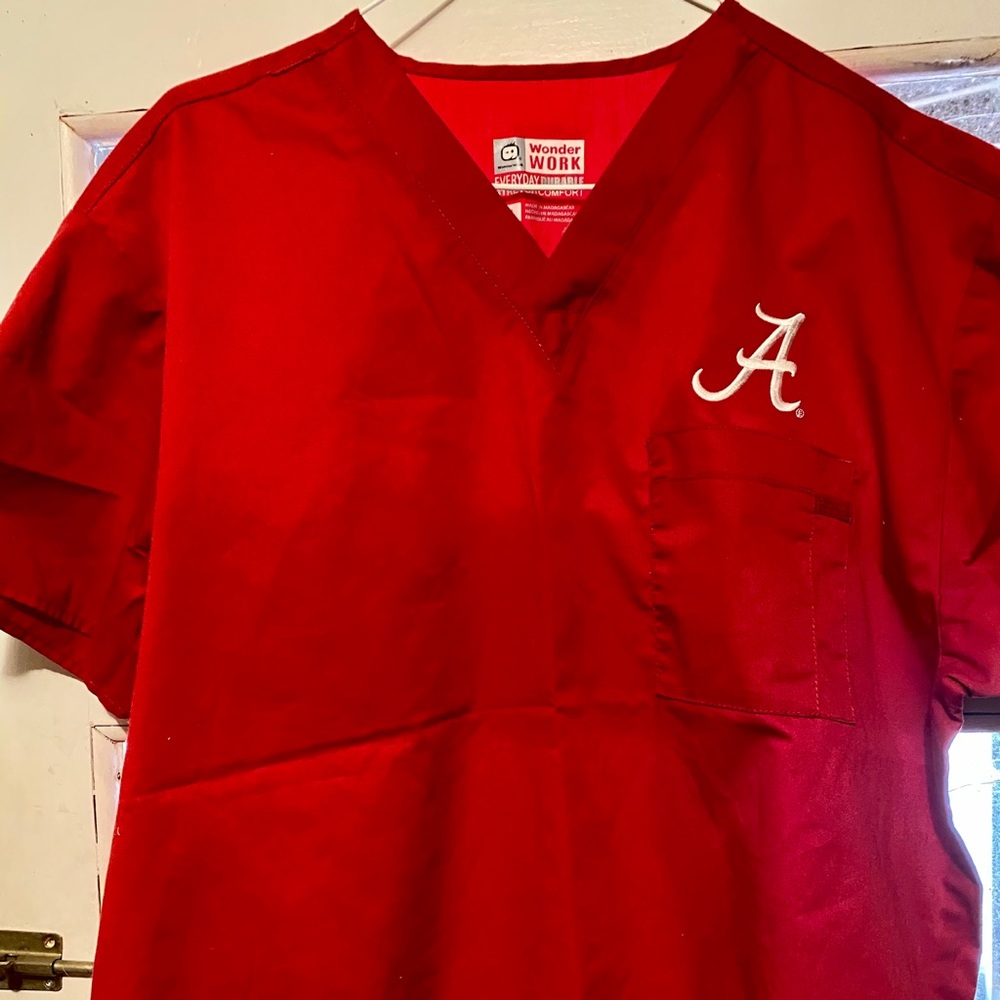 Wonderwork Alabama Scrub Top (Sz LG)
